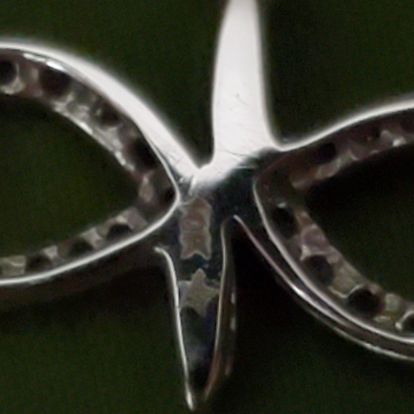 10k white gold and diamond infinity style necklace. - Picture 2 of 9